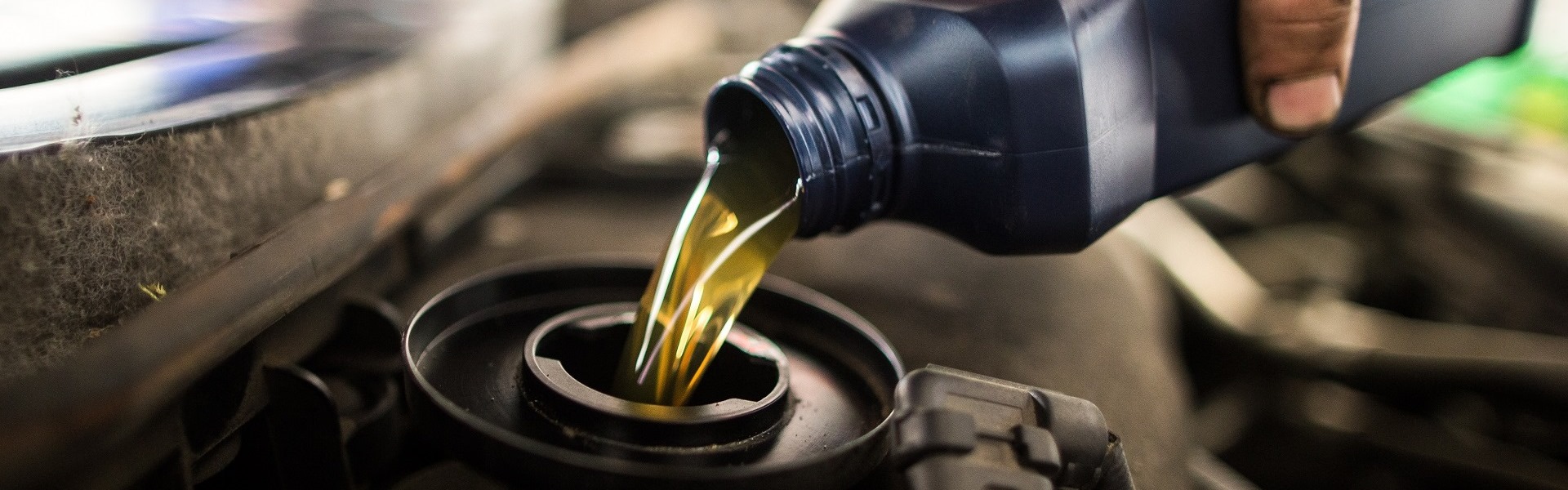 Вчасна заміна моторної оливи продовжить життя двигуна в твоєму авто